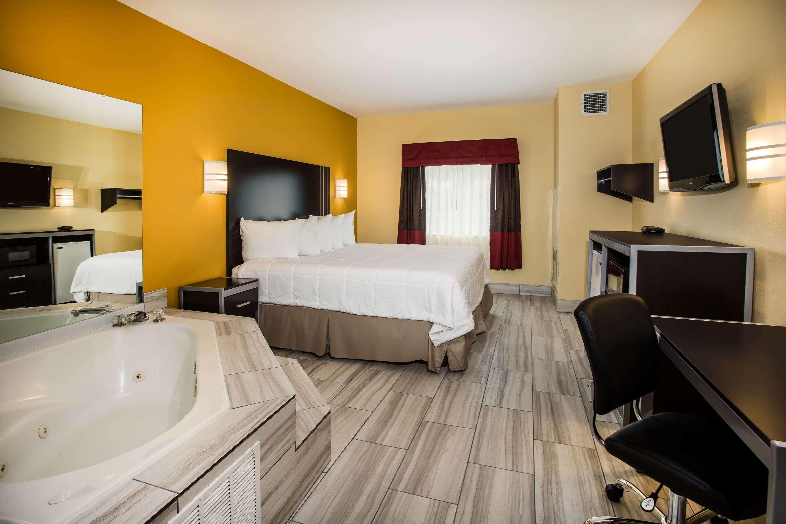 Days Inn & Suites By Wyndham Augusta Near Fort Eisenhower Εξωτερικό φωτογραφία