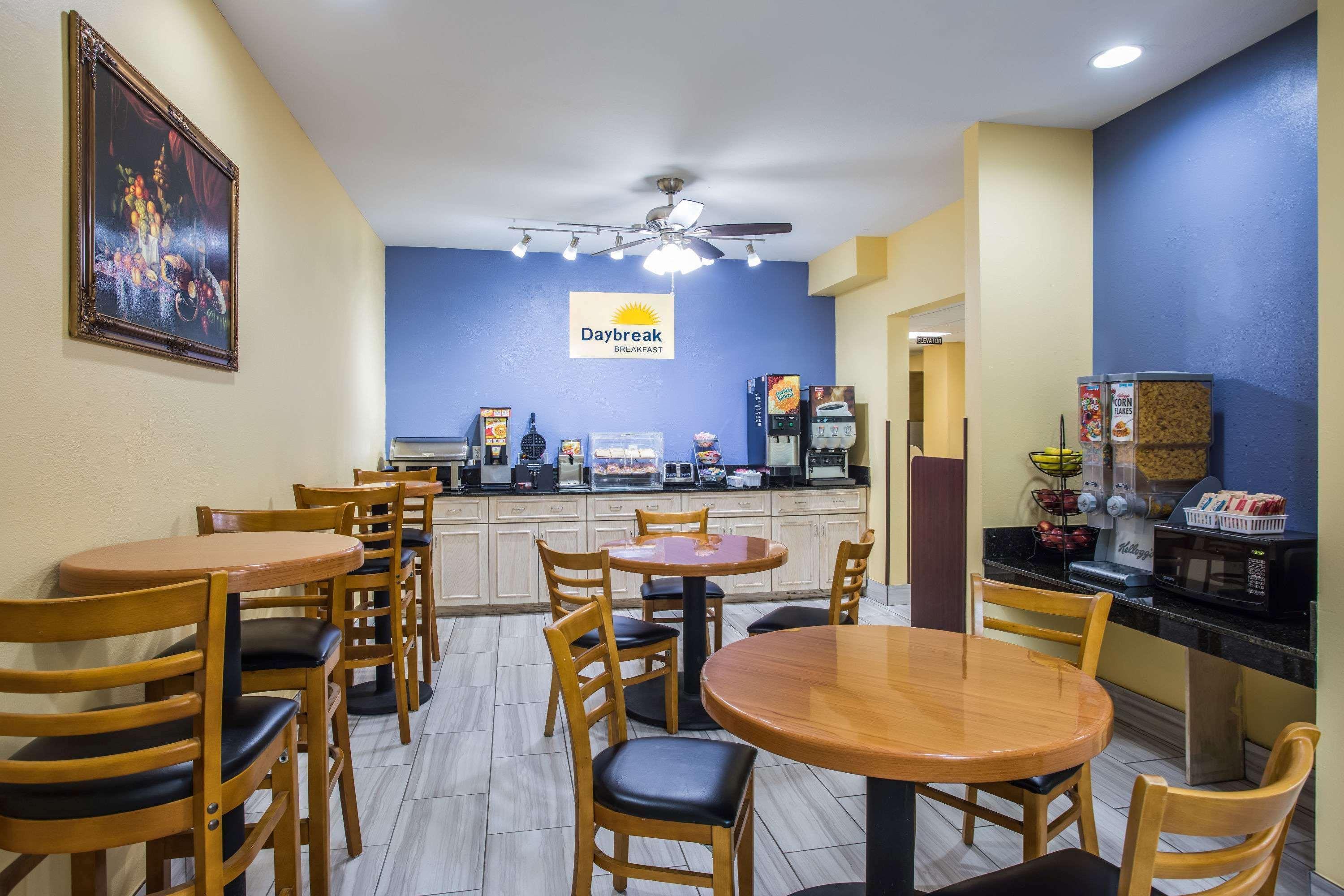 Days Inn & Suites By Wyndham Augusta Near Fort Eisenhower Εξωτερικό φωτογραφία