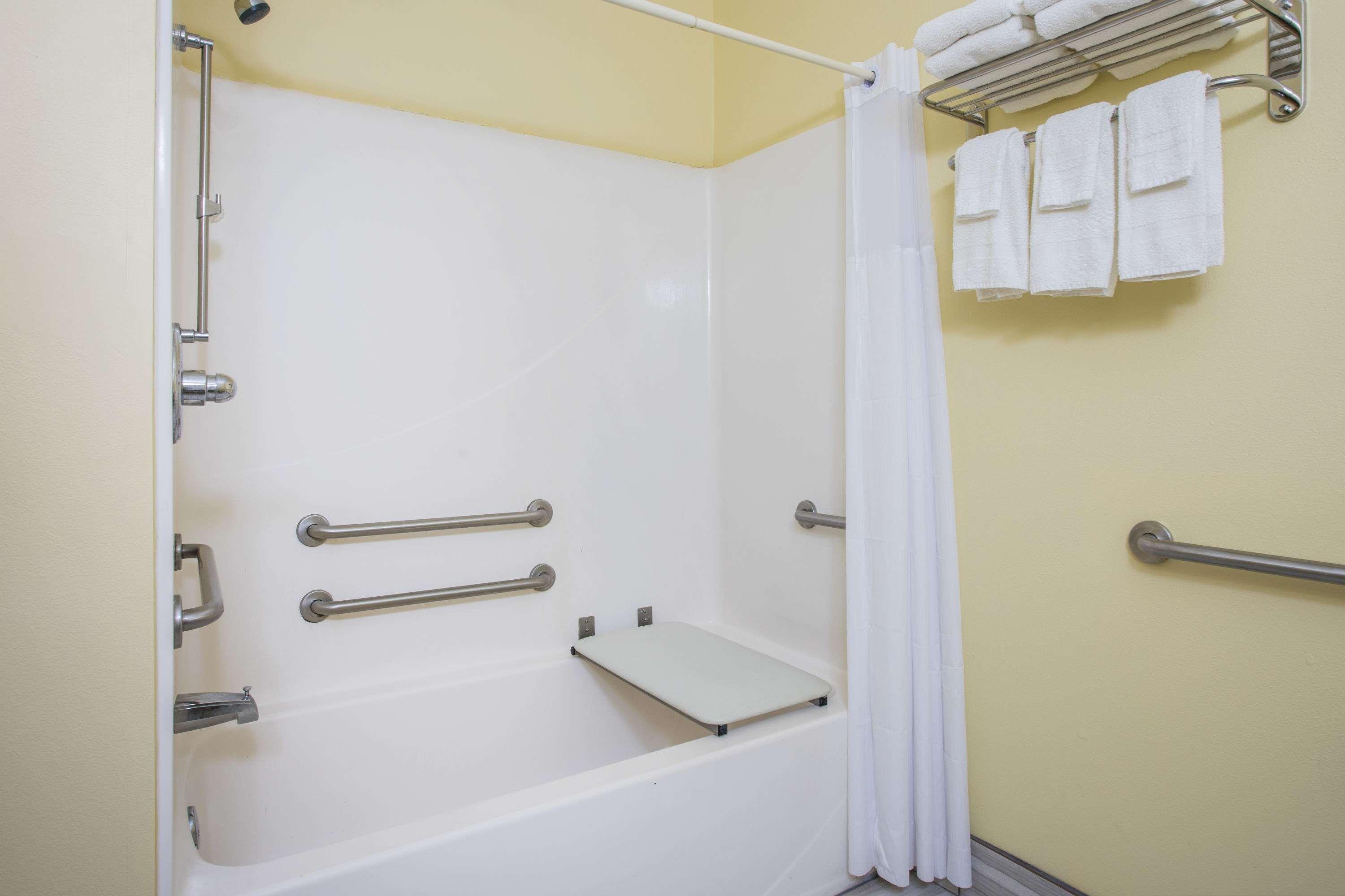 Days Inn & Suites By Wyndham Augusta Near Fort Eisenhower Εξωτερικό φωτογραφία