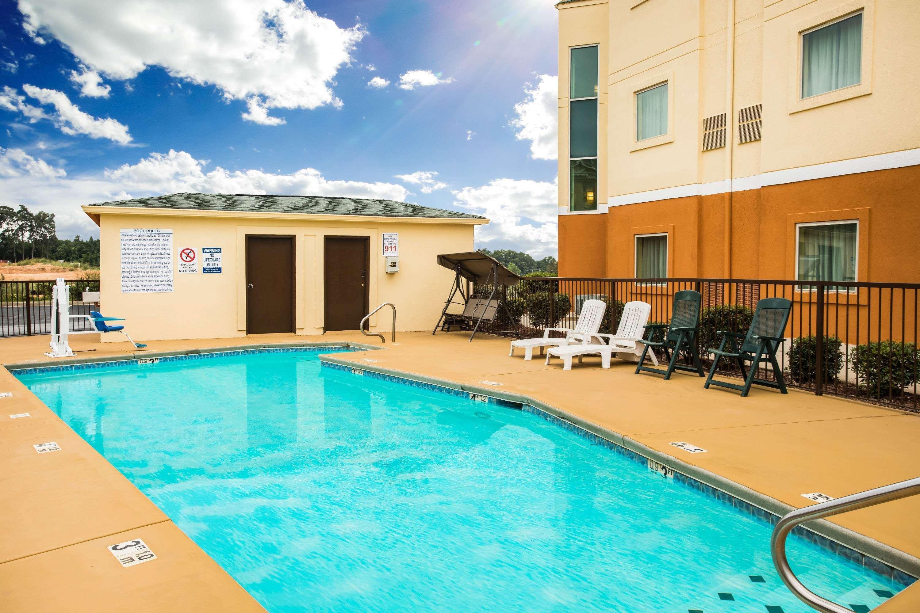 Days Inn & Suites By Wyndham Augusta Near Fort Eisenhower Εξωτερικό φωτογραφία