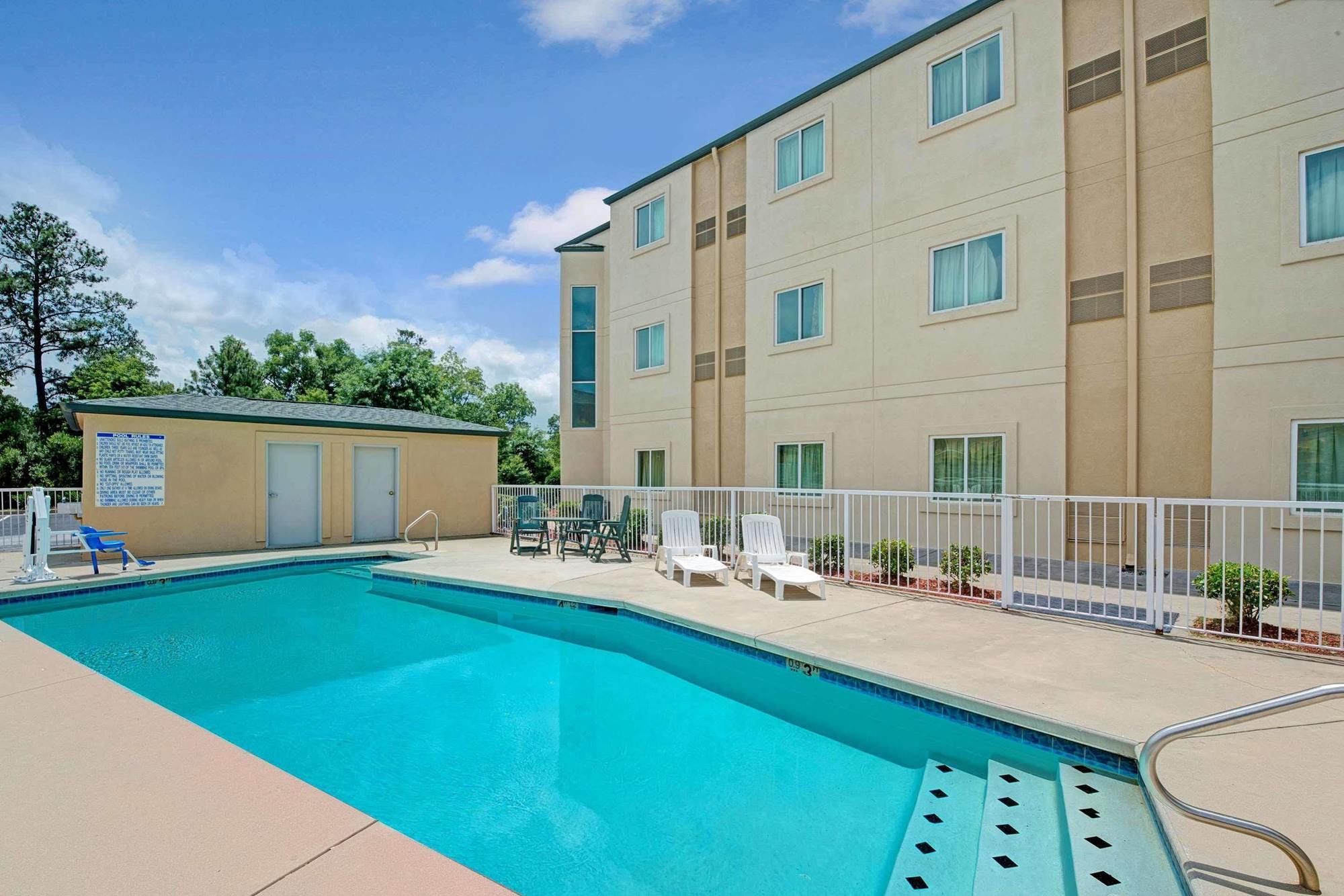 Days Inn & Suites By Wyndham Augusta Near Fort Eisenhower Εξωτερικό φωτογραφία