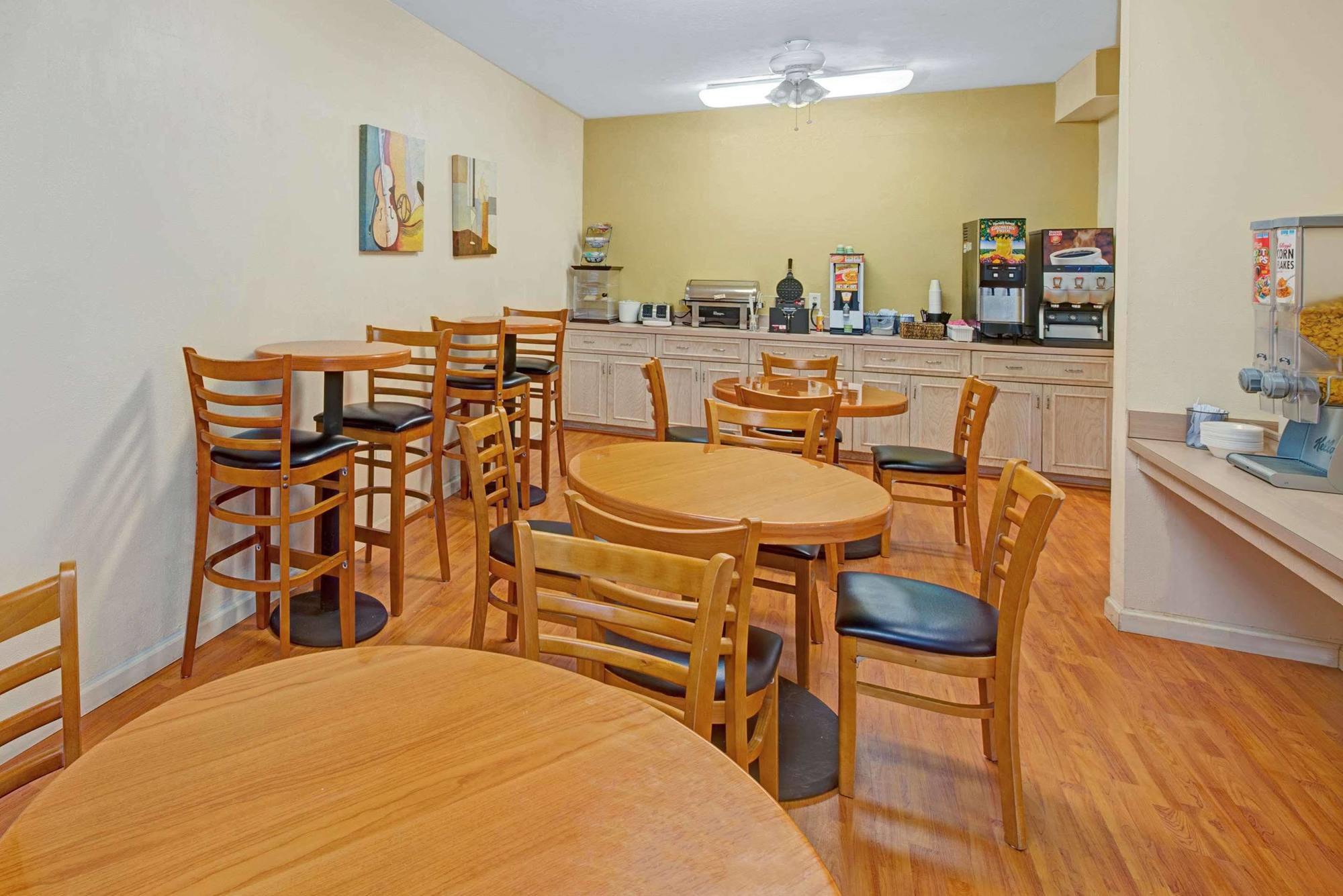 Days Inn & Suites By Wyndham Augusta Near Fort Eisenhower Εξωτερικό φωτογραφία