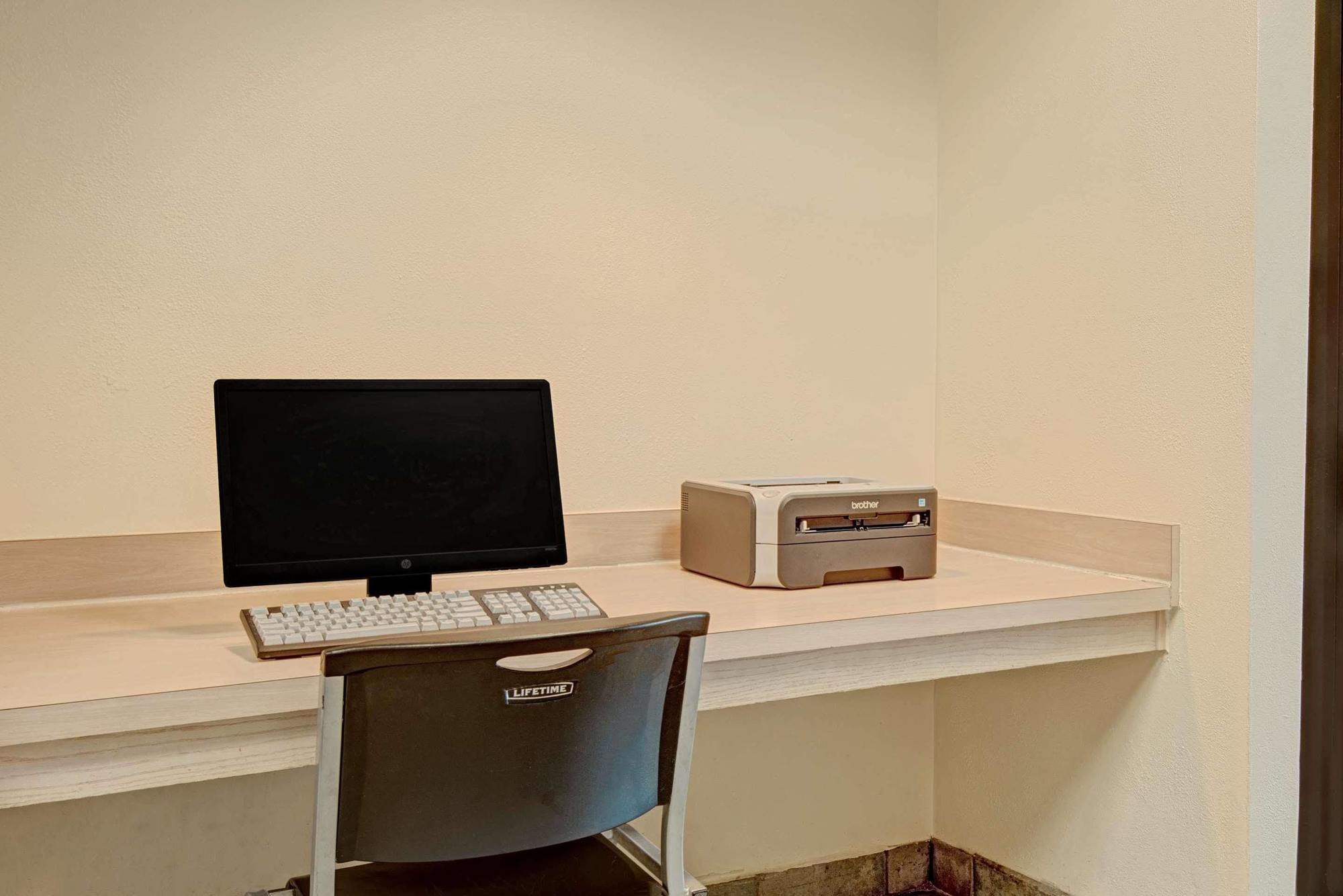 Days Inn & Suites By Wyndham Augusta Near Fort Eisenhower Εξωτερικό φωτογραφία