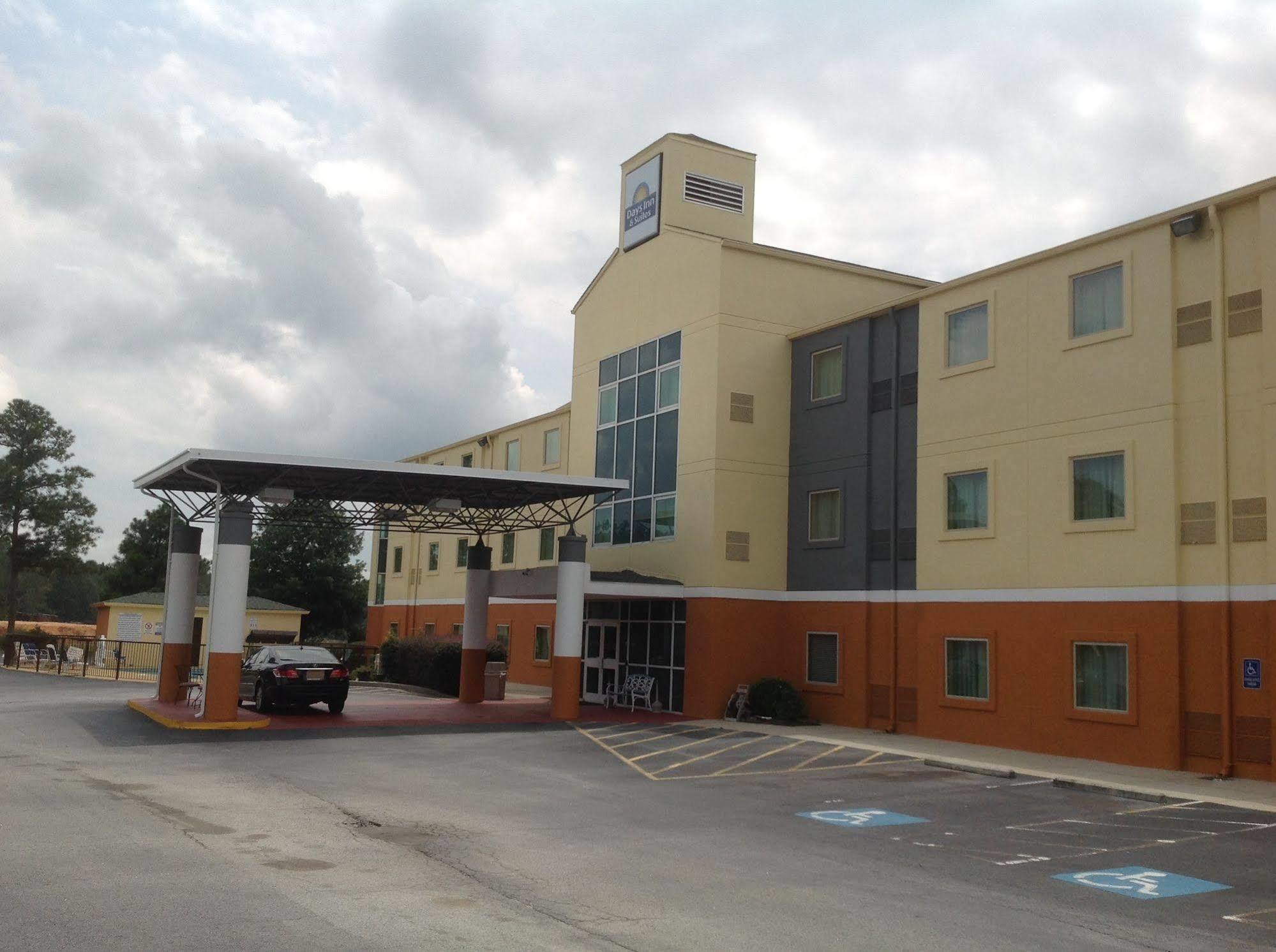 Days Inn & Suites By Wyndham Augusta Near Fort Eisenhower Εξωτερικό φωτογραφία